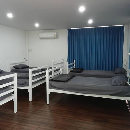 Happy Home Hostel Банкок Екстериор снимка