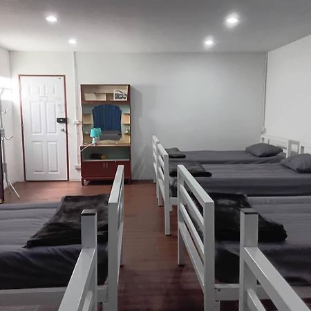 Happy Home Hostel Банкок Екстериор снимка