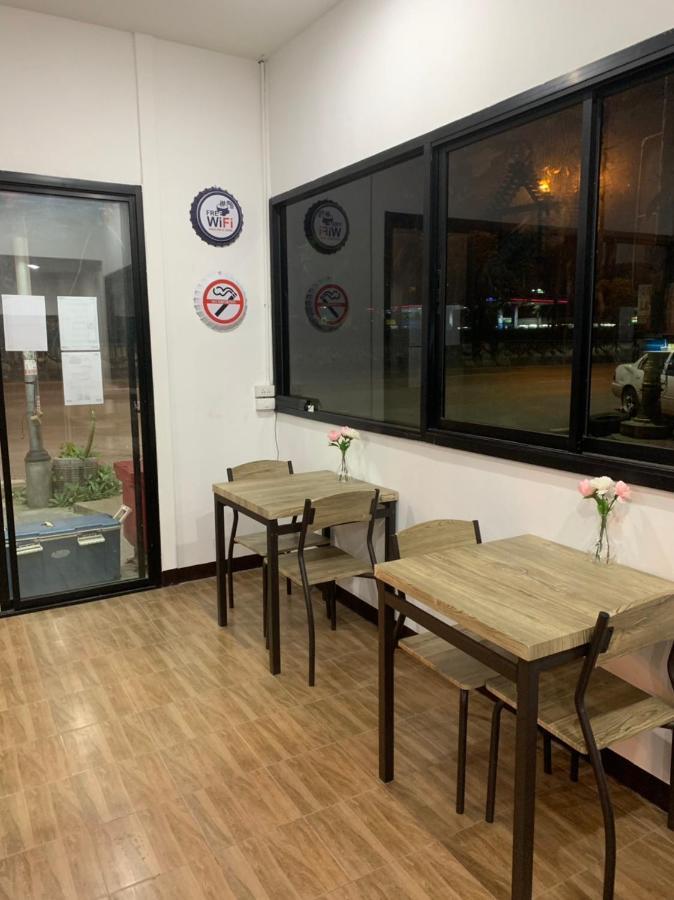 Happy Home Hostel Банкок Екстериор снимка