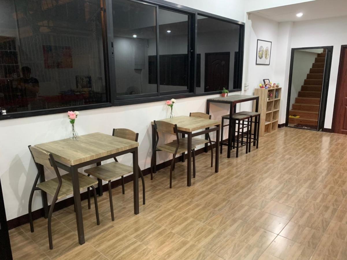 Happy Home Hostel Банкок Екстериор снимка