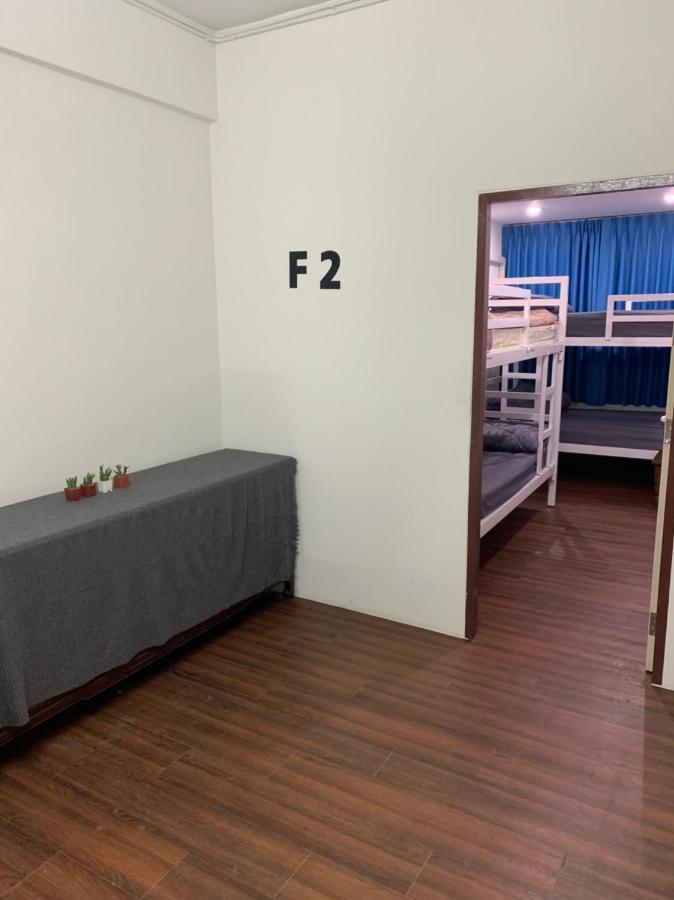 Happy Home Hostel Банкок Екстериор снимка