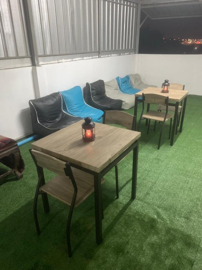 Happy Home Hostel Банкок Екстериор снимка