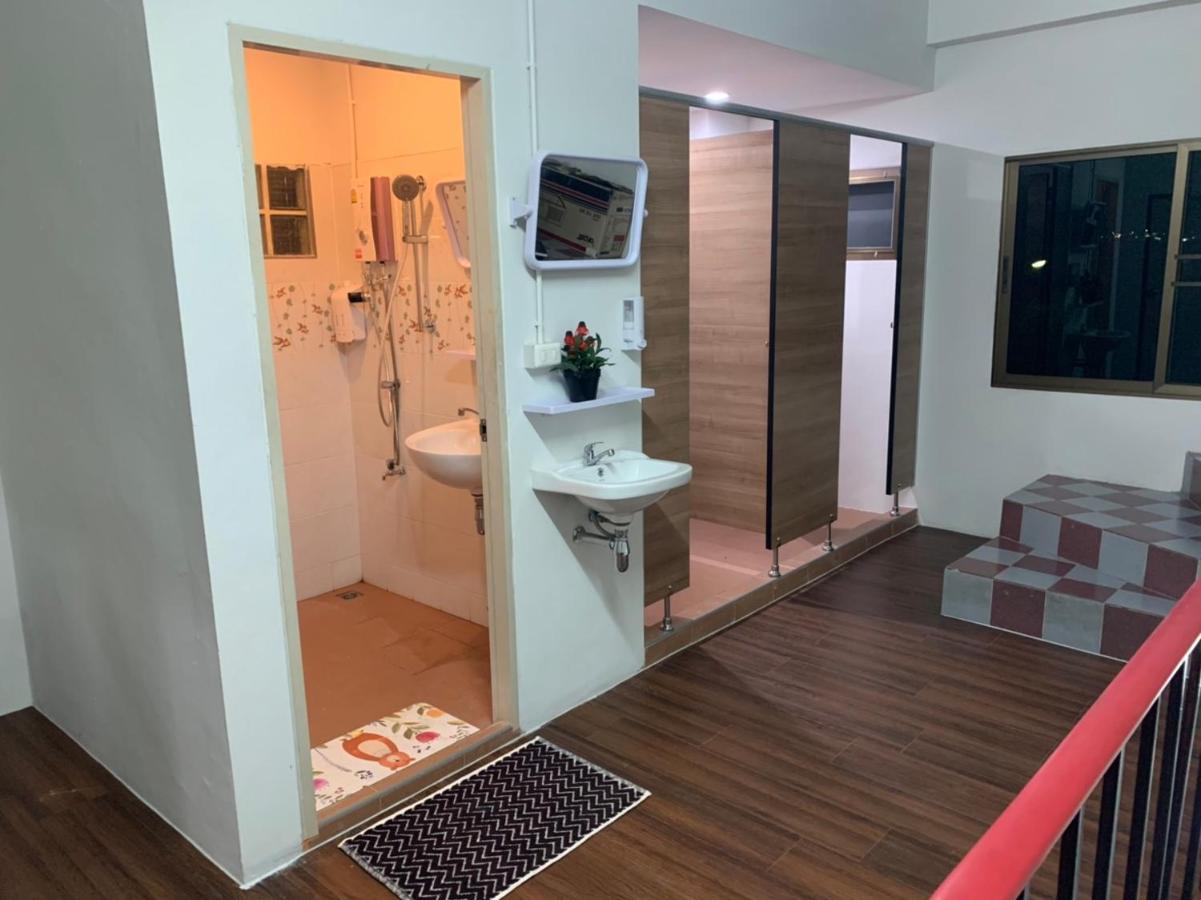 Happy Home Hostel Банкок Екстериор снимка