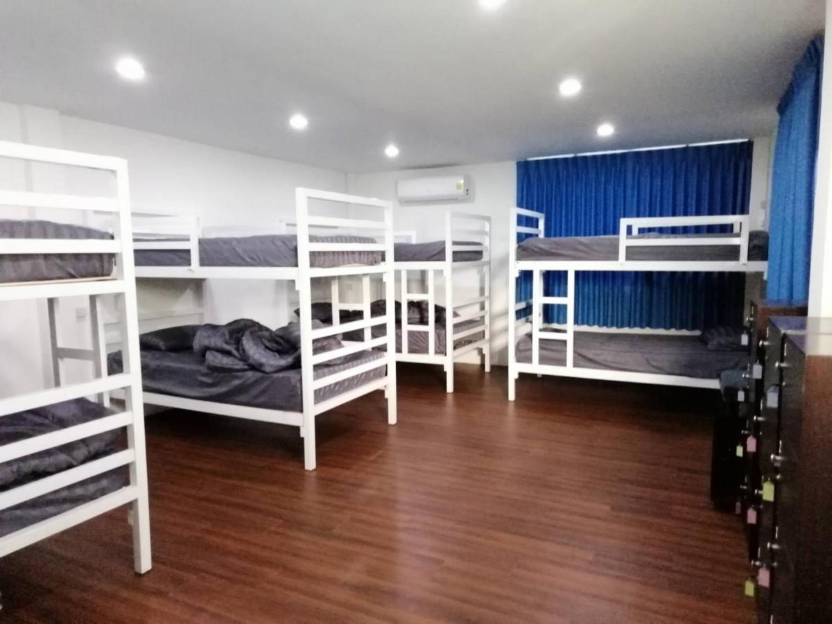Happy Home Hostel Банкок Екстериор снимка