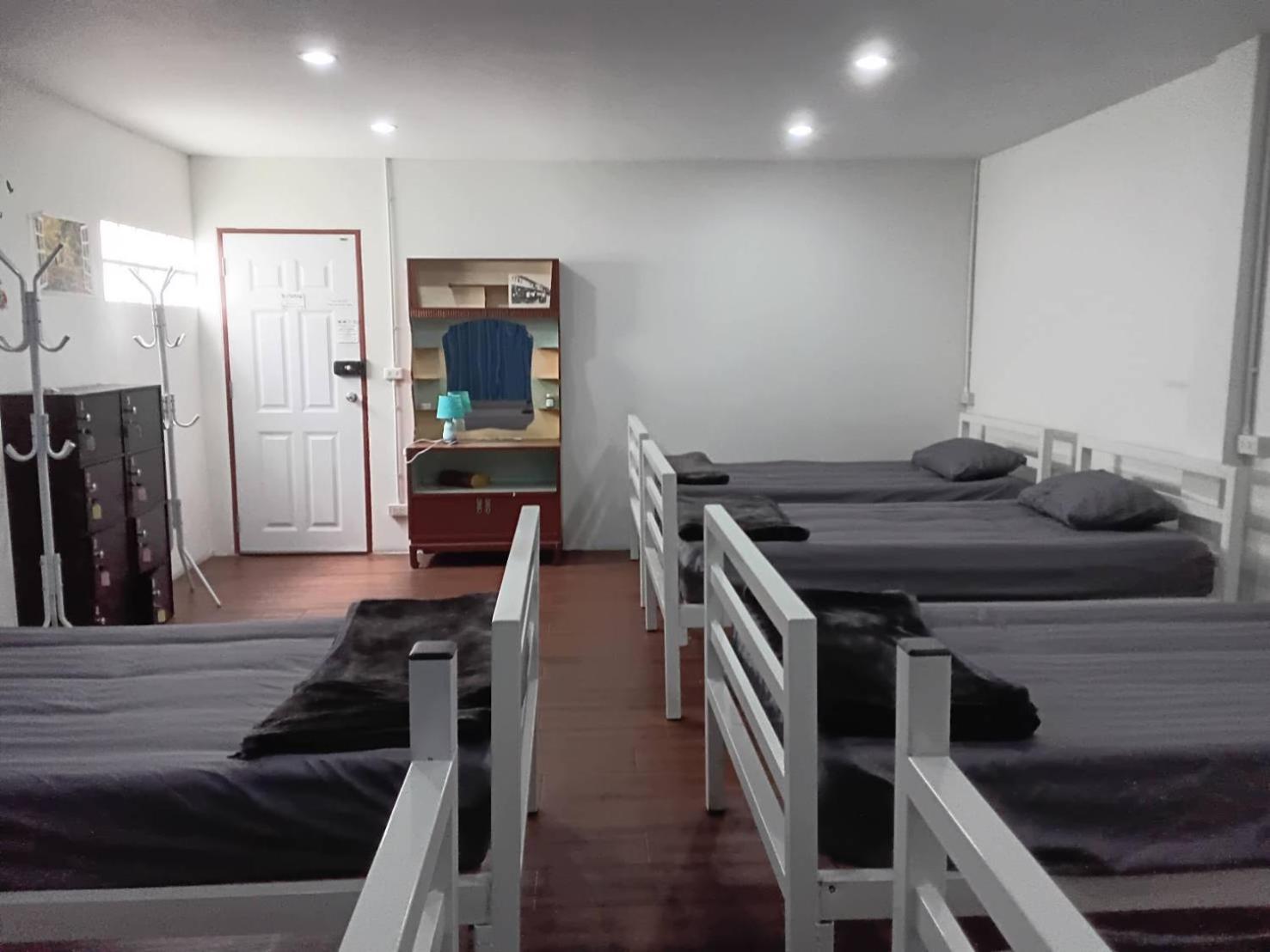 Happy Home Hostel Банкок Екстериор снимка