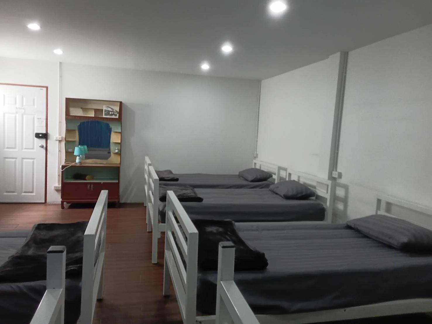 Happy Home Hostel Банкок Екстериор снимка